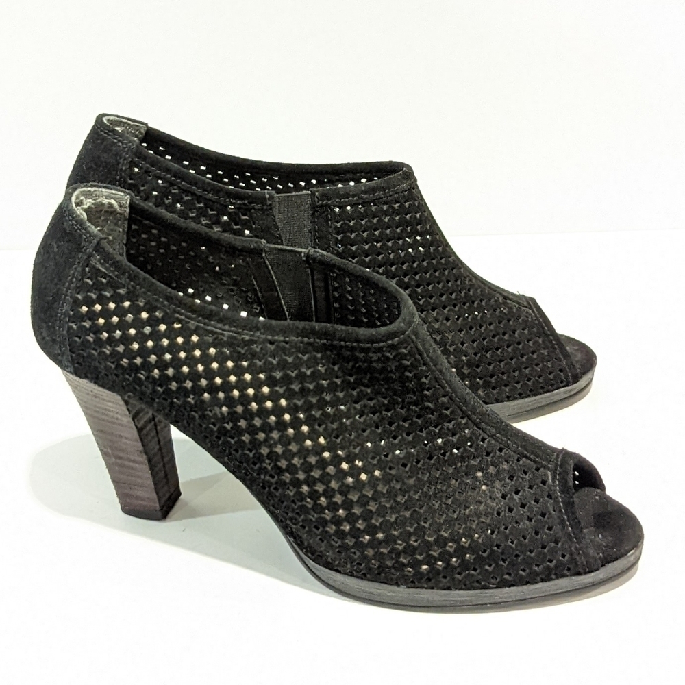 2/$20 Browns Black Perforated Suede Open Toe Shoes Size 8